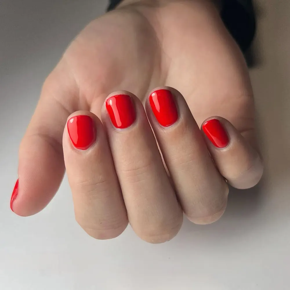 Gelakte rode nagels
